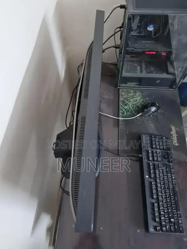 32" Samsung WQHD LED Monitor - High Color Accuracy Professional Displa