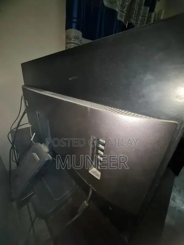 32" Samsung WQHD LED Monitor - High Color Accuracy Professional Displa