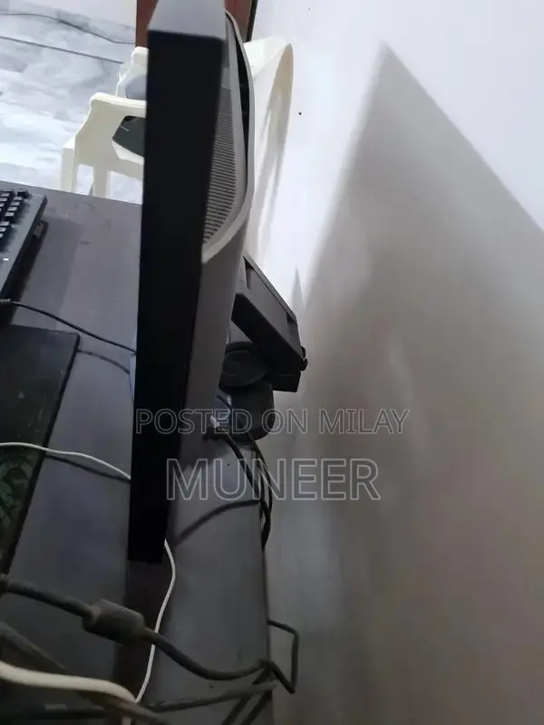 32" Samsung WQHD LED Monitor - High Color Accuracy Professional Displa