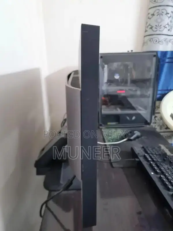 32" Samsung WQHD LED Monitor - High Color Accuracy Professional Displa