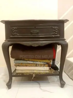 Photo - Antique Viktorian Style Shesham Wood Side Table