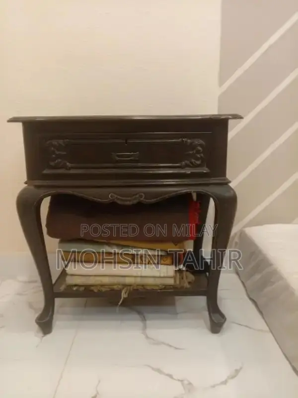 Antique Viktorian Style Shesham Wood Side Table