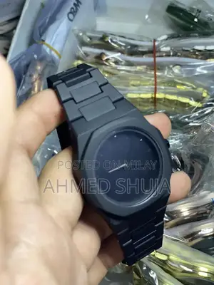 Sleek Black Aura Analog Wristwatch - Stylish Timepiece for Modern Wear