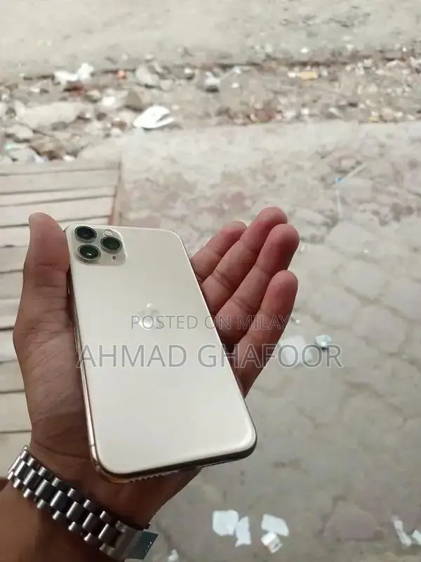 iPhone 11 Pro 64GB Smartphone with Minor Screen Damage