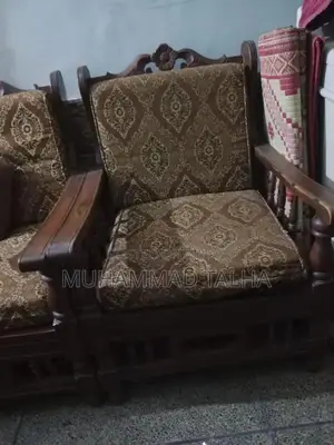 Modern Comfortable Living Room Sofa Set with Matching Table