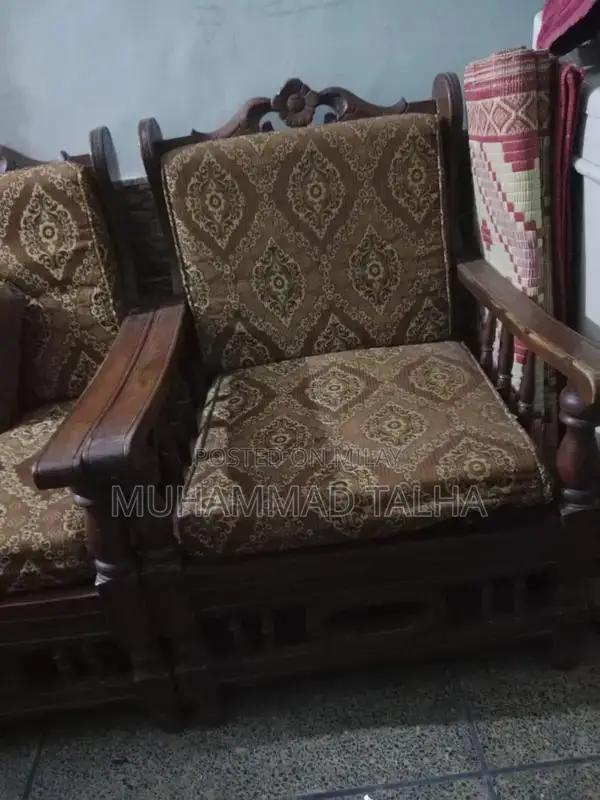 Modern Comfortable Living Room Sofa Set with Matching Table