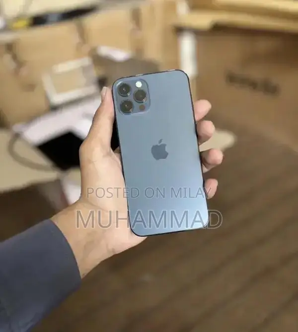 Premium Smartphone with Advanced Camera and Storage