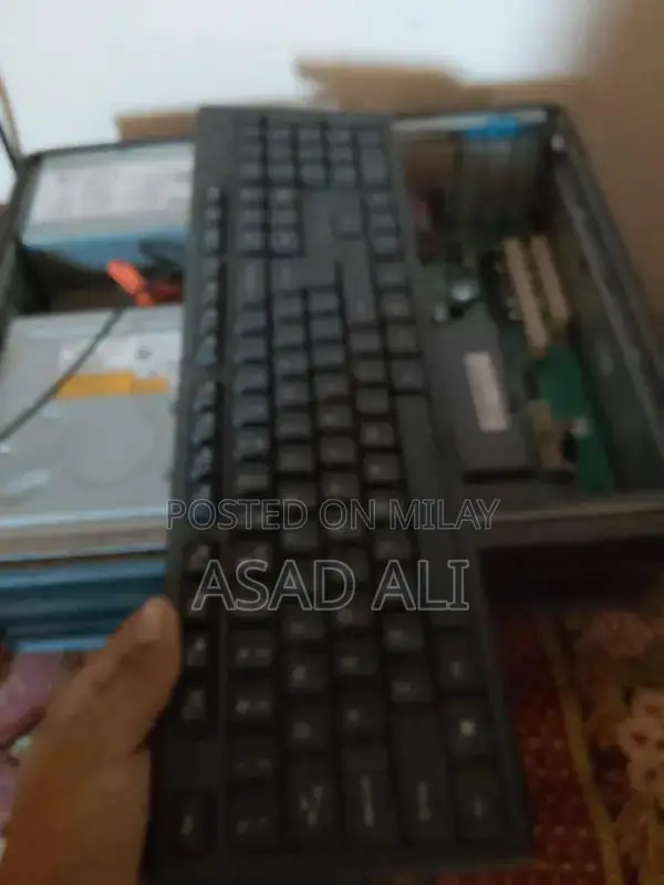 Dell CPU Computer with 2GB RAM, Second Generation