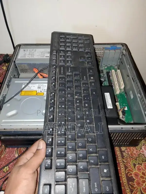 Dell CPU Computer with 2GB RAM, Second Generation