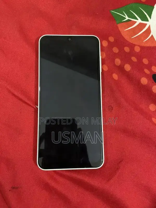 High-Performance Smartphone with Ample Storage and Pristine Condition