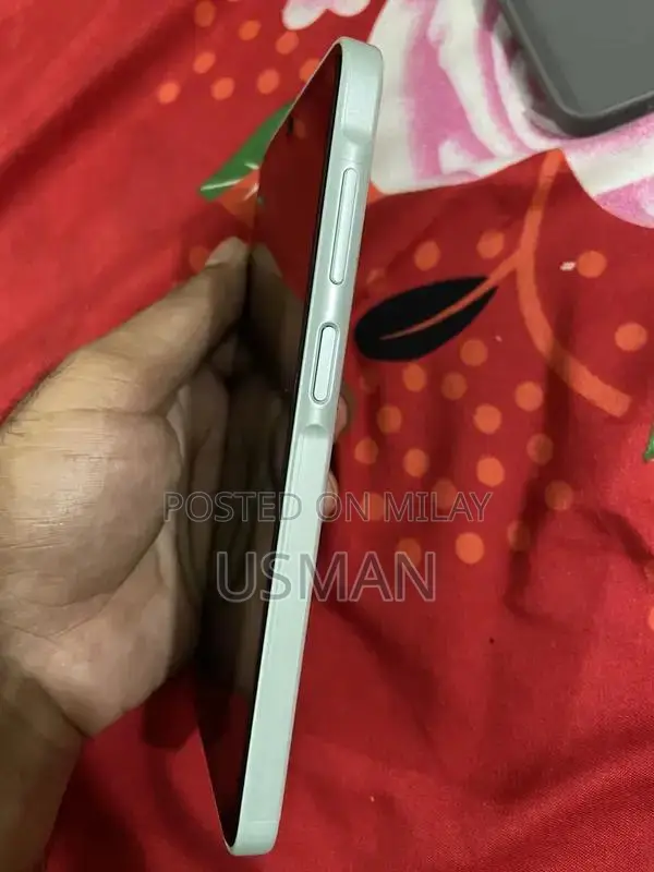 High-Performance Smartphone with Ample Storage and Pristine Condition