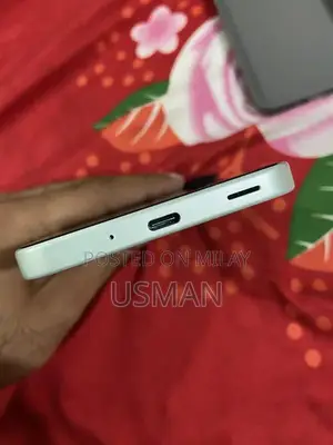 High-Performance Smartphone with Ample Storage and Pristine Condition