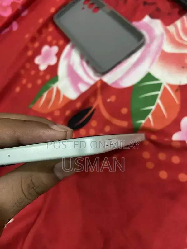 High-Performance Smartphone with Ample Storage and Pristine Condition