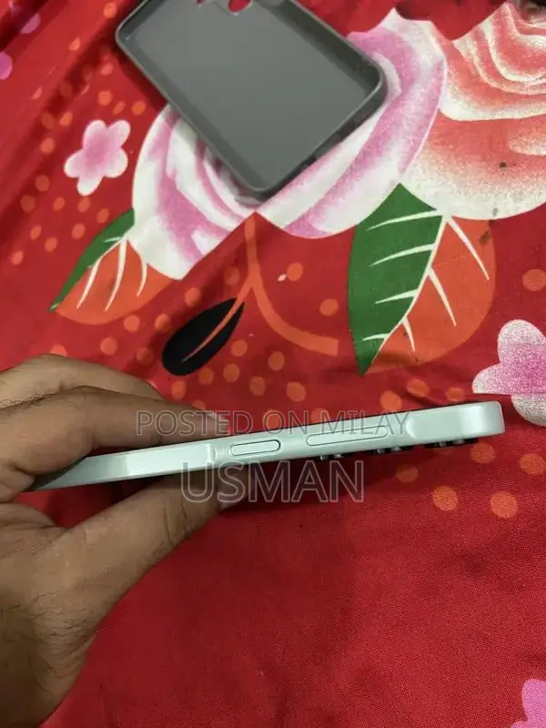 High-Performance Smartphone with Ample Storage and Pristine Condition