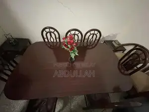 Spacious Dining Set with 8 Chairs in Pristine Condition