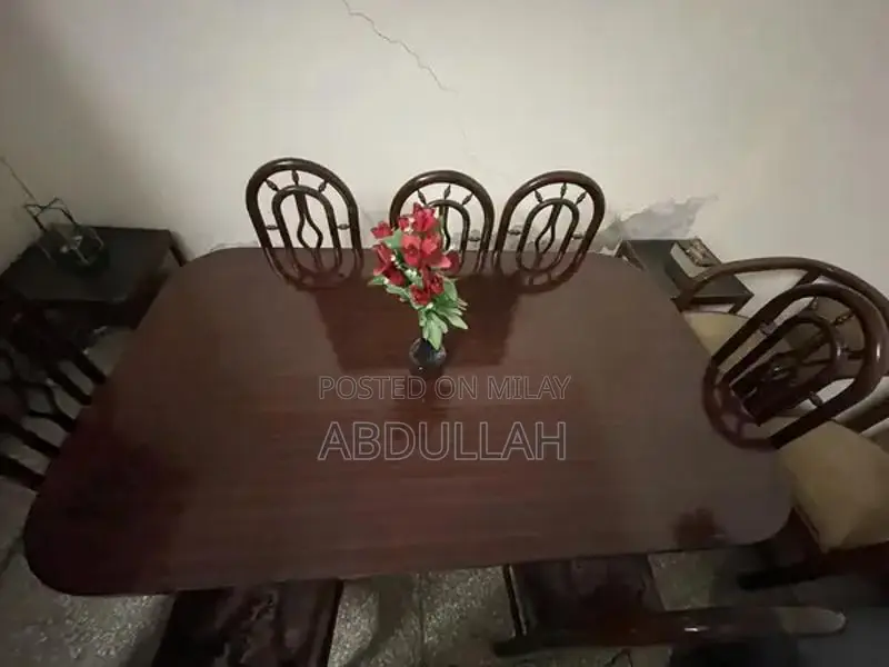 Spacious Dining Set with 8 Chairs in Pristine Condition