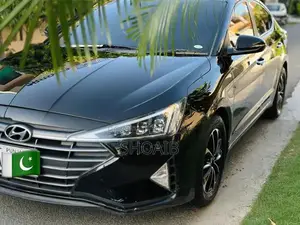 Photo - Hyundai Elantra GLS Sedan - Well-Maintained Home-Used Vehicle