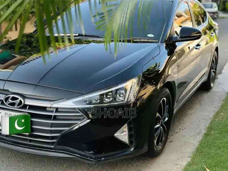 Hyundai Elantra GLS Sedan - Well-Maintained Home-Used Vehicle