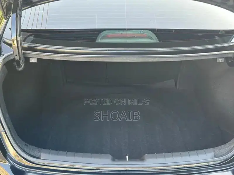 Hyundai Elantra GLS Sedan - Well-Maintained Home-Used Vehicle