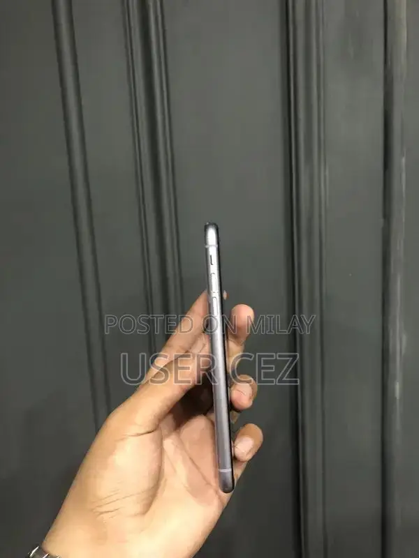 Apple iPhone 11 128GB Factory Unlocked Smartphone