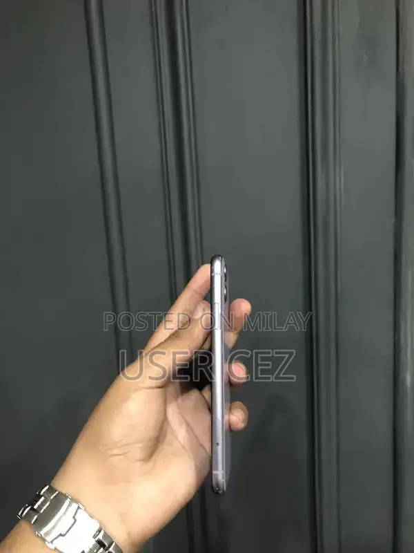 Apple iPhone 11 128GB Factory Unlocked Smartphone