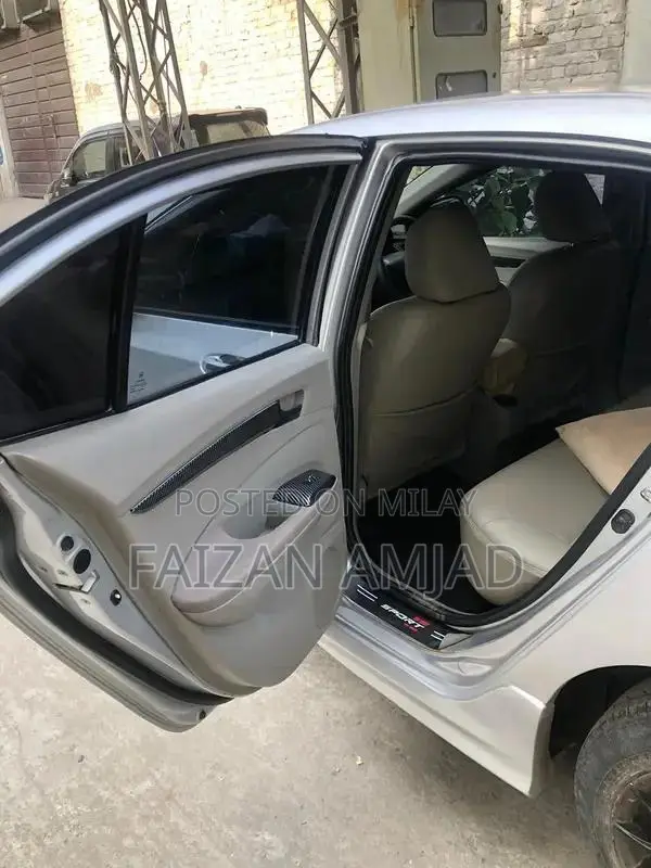 Honda City Sedan 2015 - Clean Condition with Alloy Rims