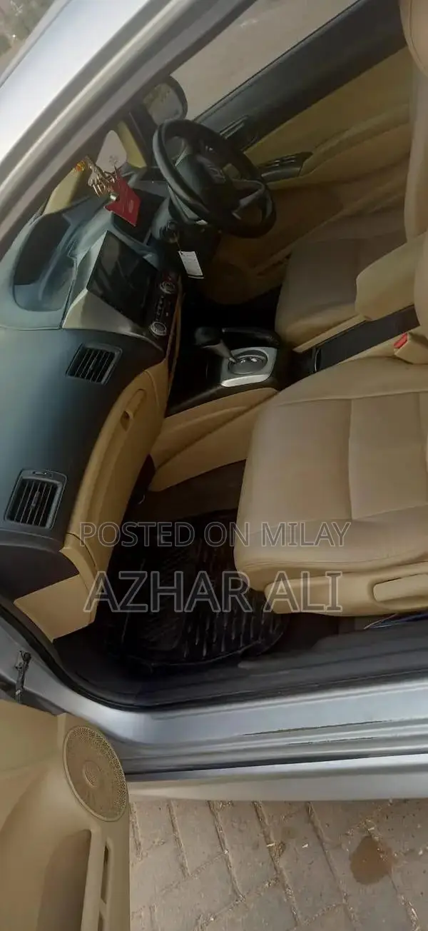 2009 Honda Civic Reborn: Automatic, Full Options, Excellent Condition