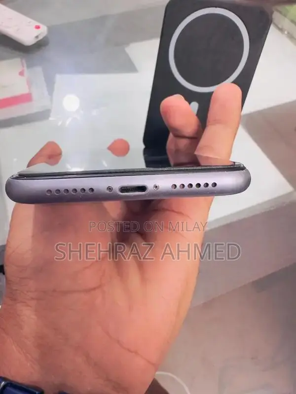 Apple Smartphone 128GB Storage Excellent Condition