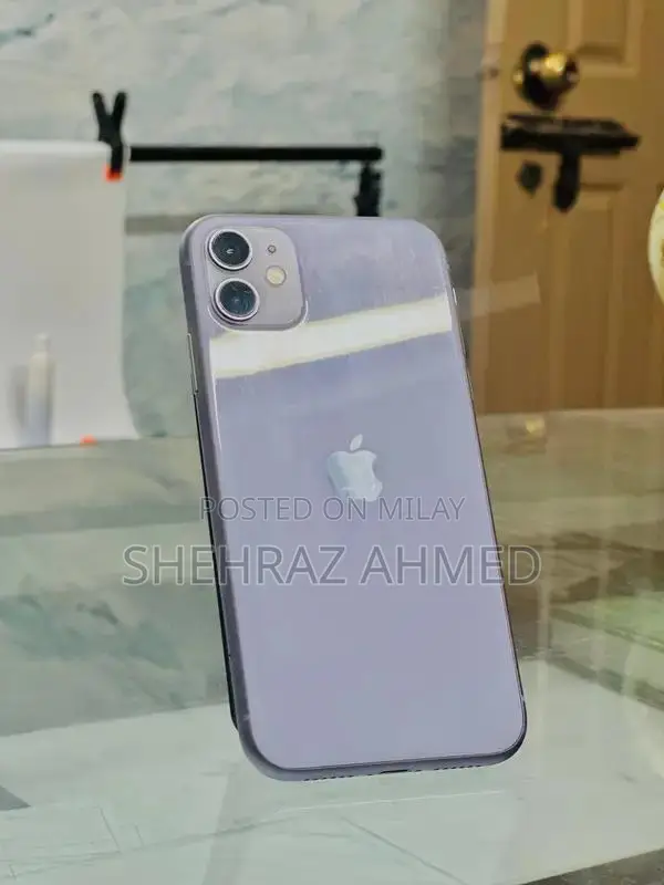 Apple Smartphone 128GB Storage Excellent Condition