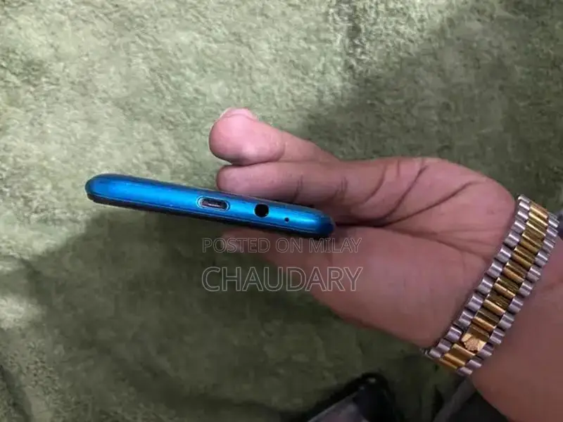 Budget Smartphone with Large Battery and Fingerprint Sensor