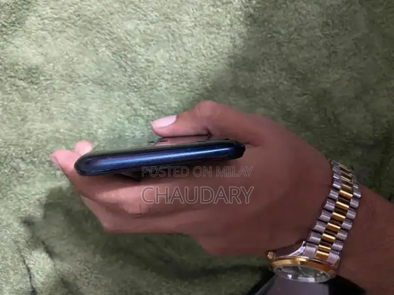 Budget Smartphone with Large Battery and Fingerprint Sensor