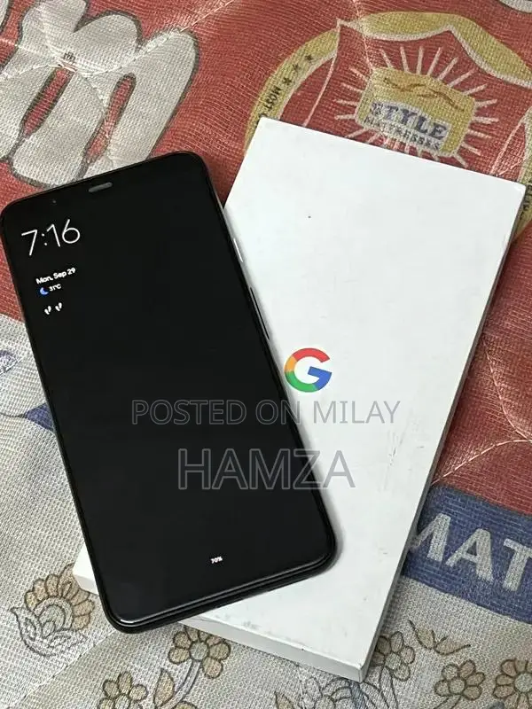 High-Performance Smartphone with Advanced Camera and Gaming Capabiliti