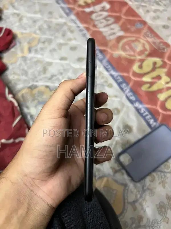 High-Performance Smartphone with Advanced Camera and Gaming Capabiliti