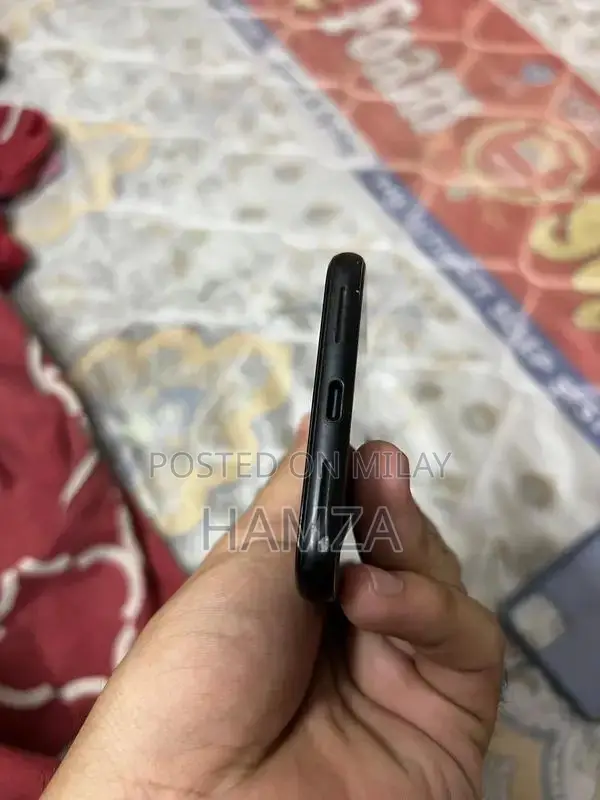 High-Performance Smartphone with Advanced Camera and Gaming Capabiliti