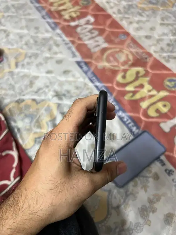 High-Performance Smartphone with Advanced Camera and Gaming Capabiliti