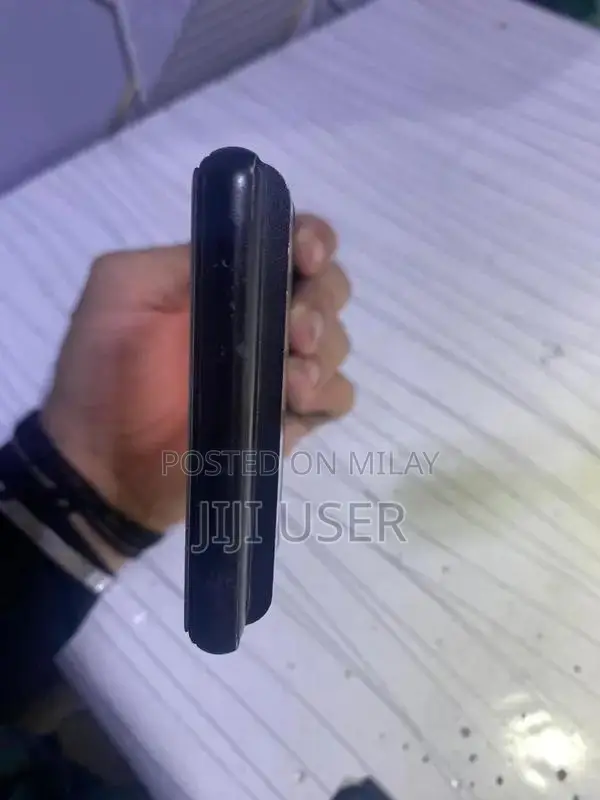 Pixel 6 Smartphone with Storage and Functional Condition