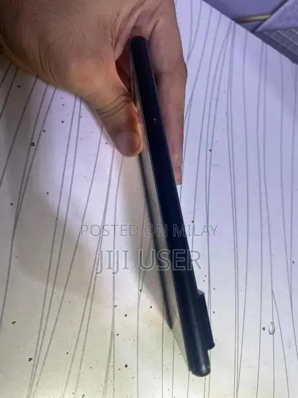 Pixel 6 Smartphone with Storage and Functional Condition