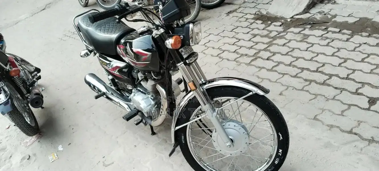 Honda 125cc Motorcycle - Modern Compact Two-Wheeler