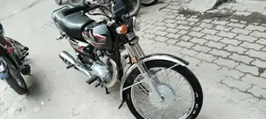 Photo - Honda 125cc Motorcycle - Modern Compact Two-Wheeler