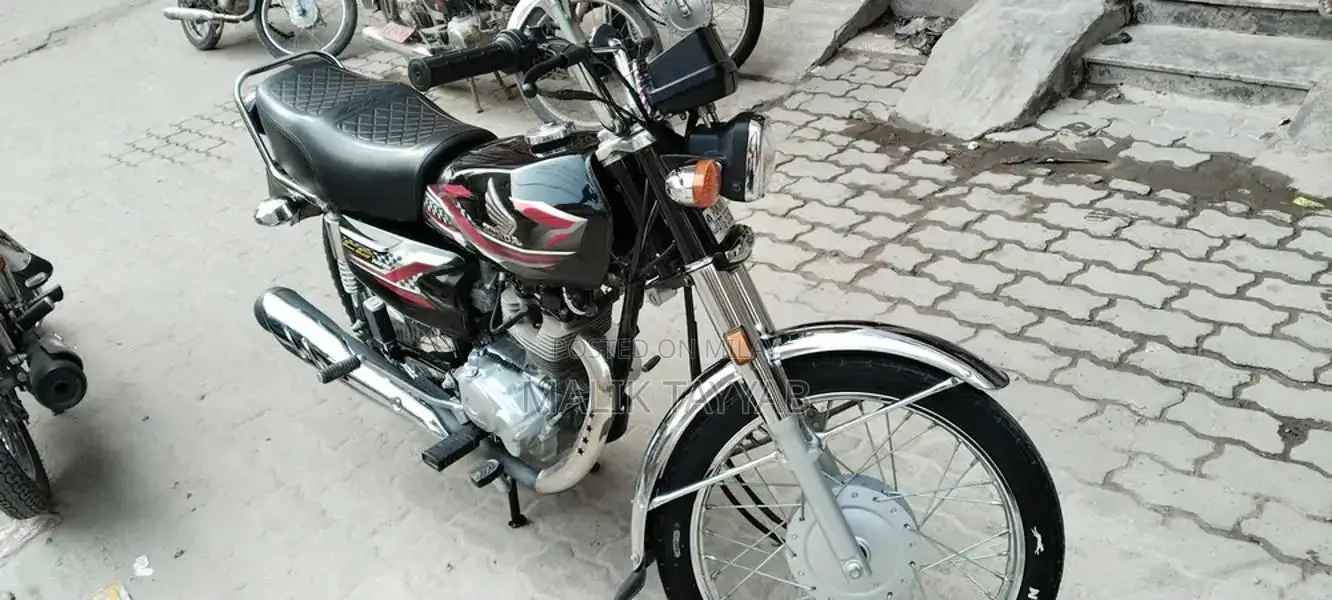 Honda 125cc Motorcycle - Modern Compact Two-Wheeler