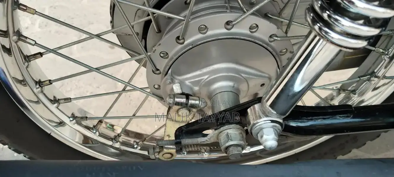 Honda 125cc Motorcycle - Modern Compact Two-Wheeler