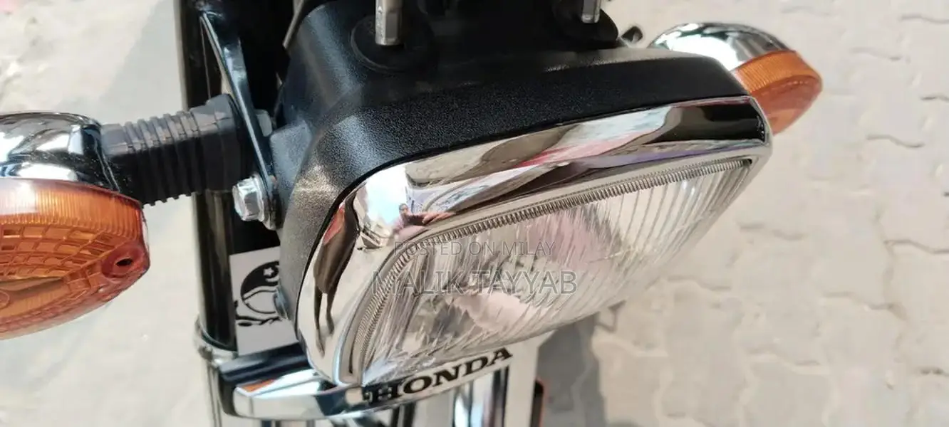 Honda 125cc Motorcycle - Modern Compact Two-Wheeler