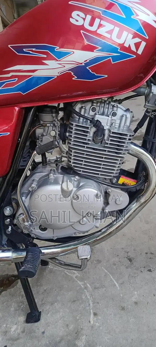 Suzuki GS150SE Motorcycle - Low Mileage, Excellent Condition