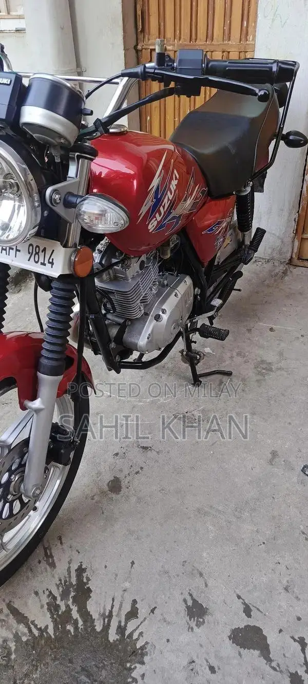 Suzuki GS150SE Motorcycle - Low Mileage, Excellent Condition