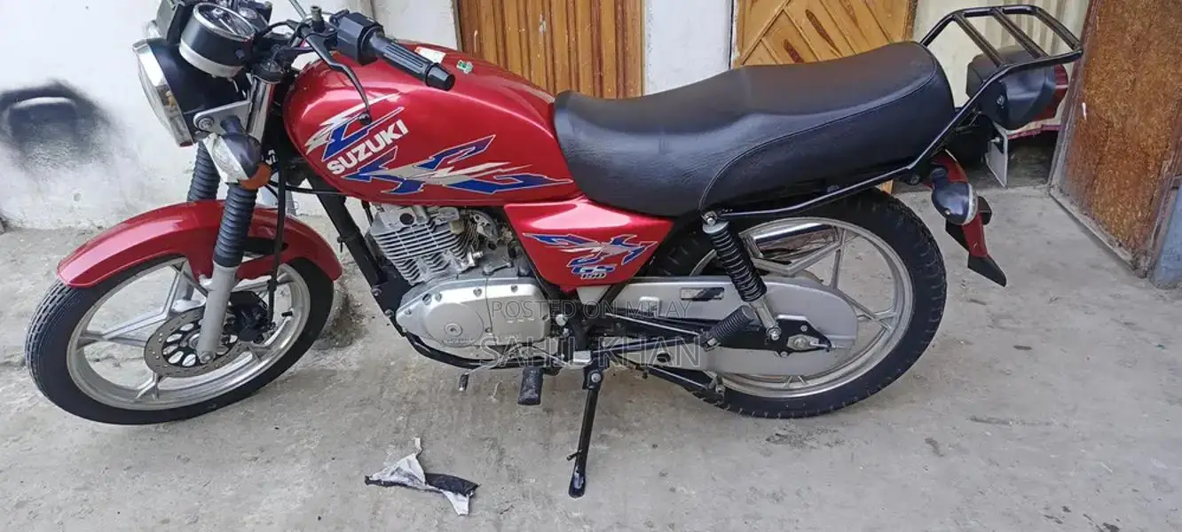 Suzuki GS150SE Motorcycle - Low Mileage, Excellent Condition