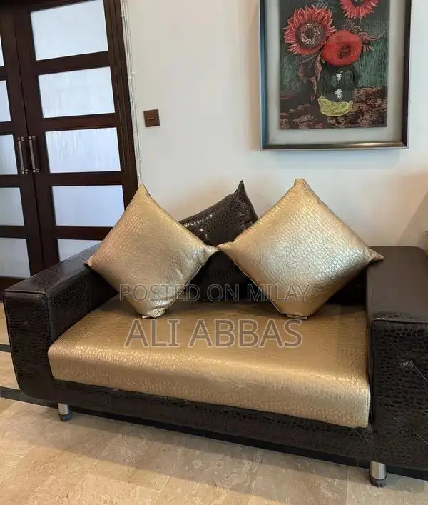7-Seater Comfortable Living Room Sofa Set in Excellent Condition