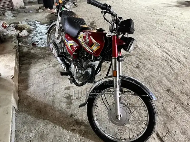 Honda 125cc Motorcycle - Reliable Two-Wheeler
