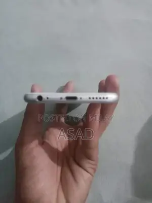 iPhone 6 64GB Smartphone - Pristine Condition with Accessories