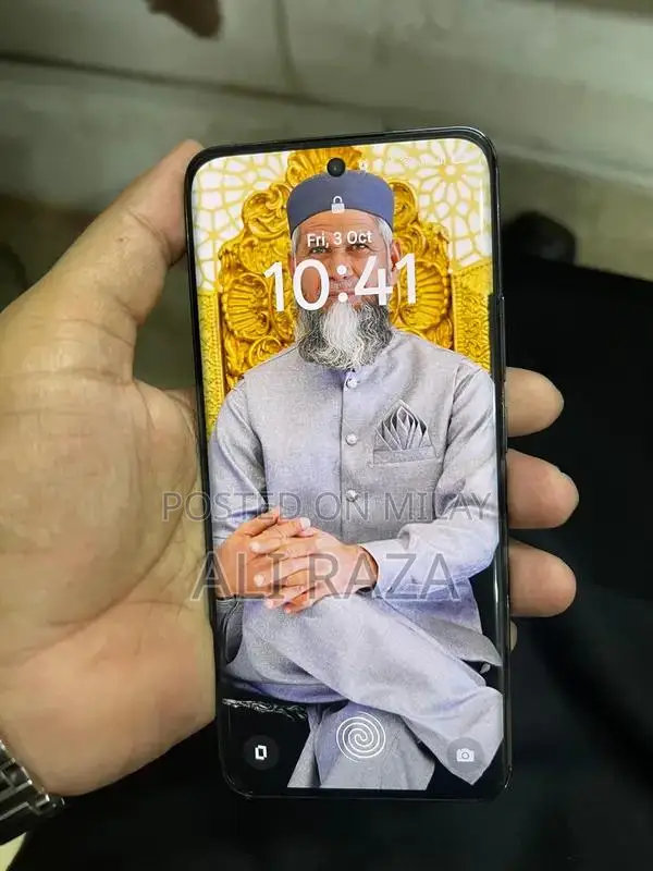 High-Performance 5G Smartphone with Excellent Camera