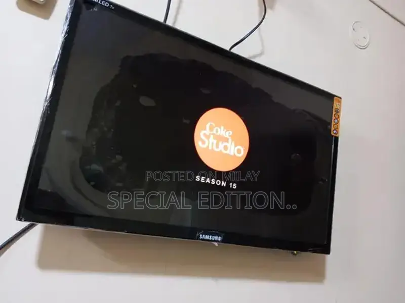 Samsung 32-inch Android Smart LED TV with Wall Mount